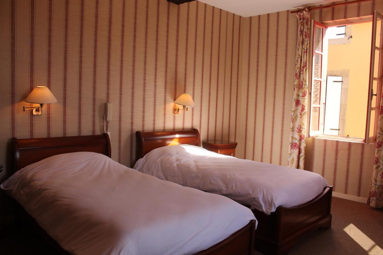 מירפואה Hotel Le Commerce מראה חיצוני תמונה