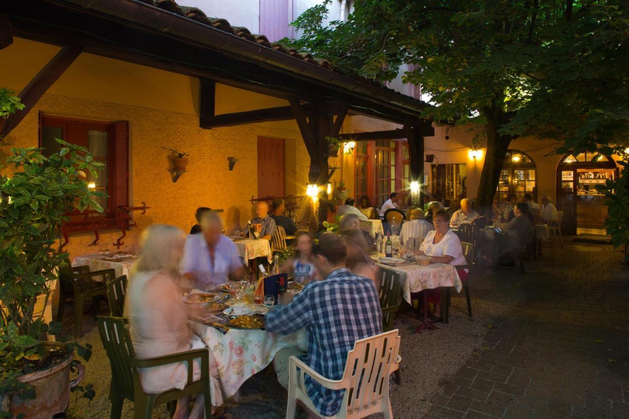 מירפואה Hotel Le Commerce מראה חיצוני תמונה