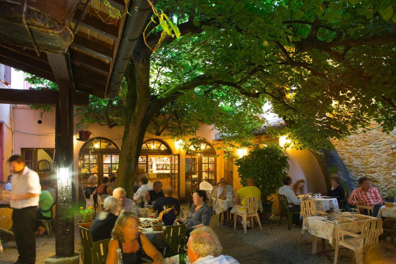 מירפואה Hotel Le Commerce מראה חיצוני תמונה
