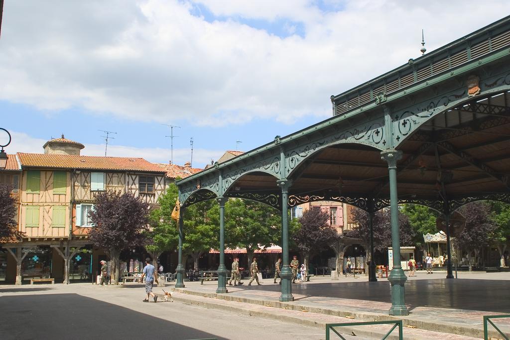 מירפואה Hotel Le Commerce מראה חיצוני תמונה