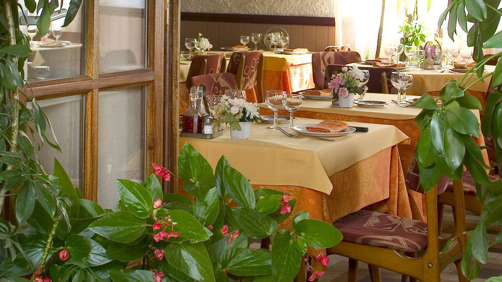 מירפואה Hotel Le Commerce מראה חיצוני תמונה