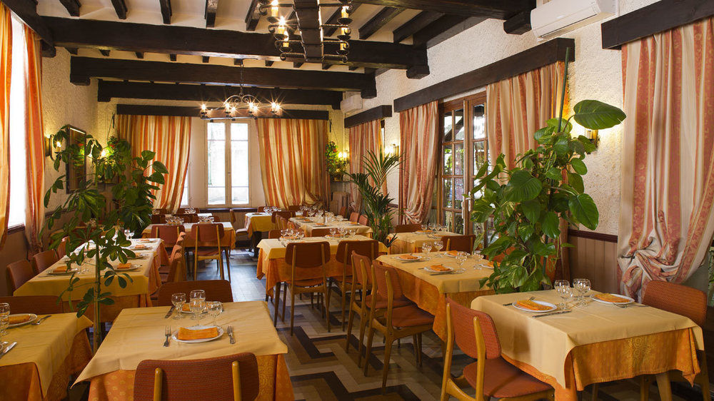 מירפואה Hotel Le Commerce מראה חיצוני תמונה