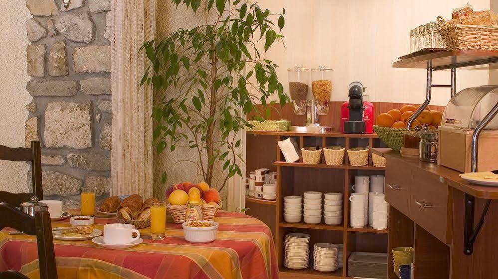 מירפואה Hotel Le Commerce מראה חיצוני תמונה