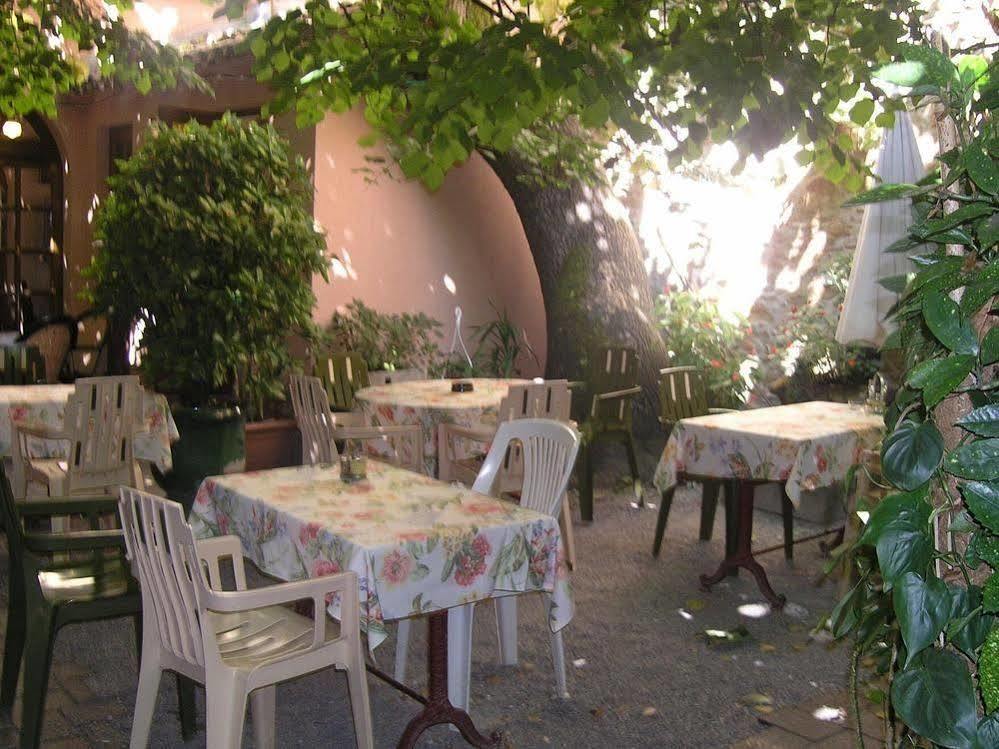 מירפואה Hotel Le Commerce מראה חיצוני תמונה