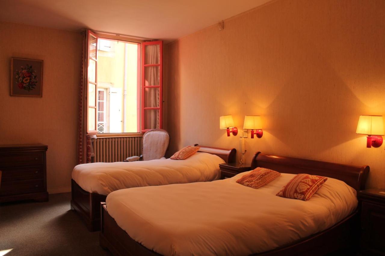 מירפואה Hotel Le Commerce מראה חיצוני תמונה